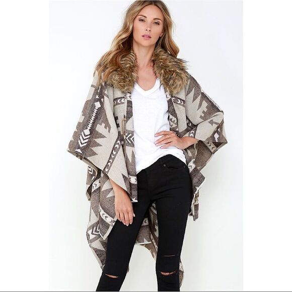 Black Swan-Aztec Faux Fur Collar Fall/Winter Poncho - Picture 2 of 13